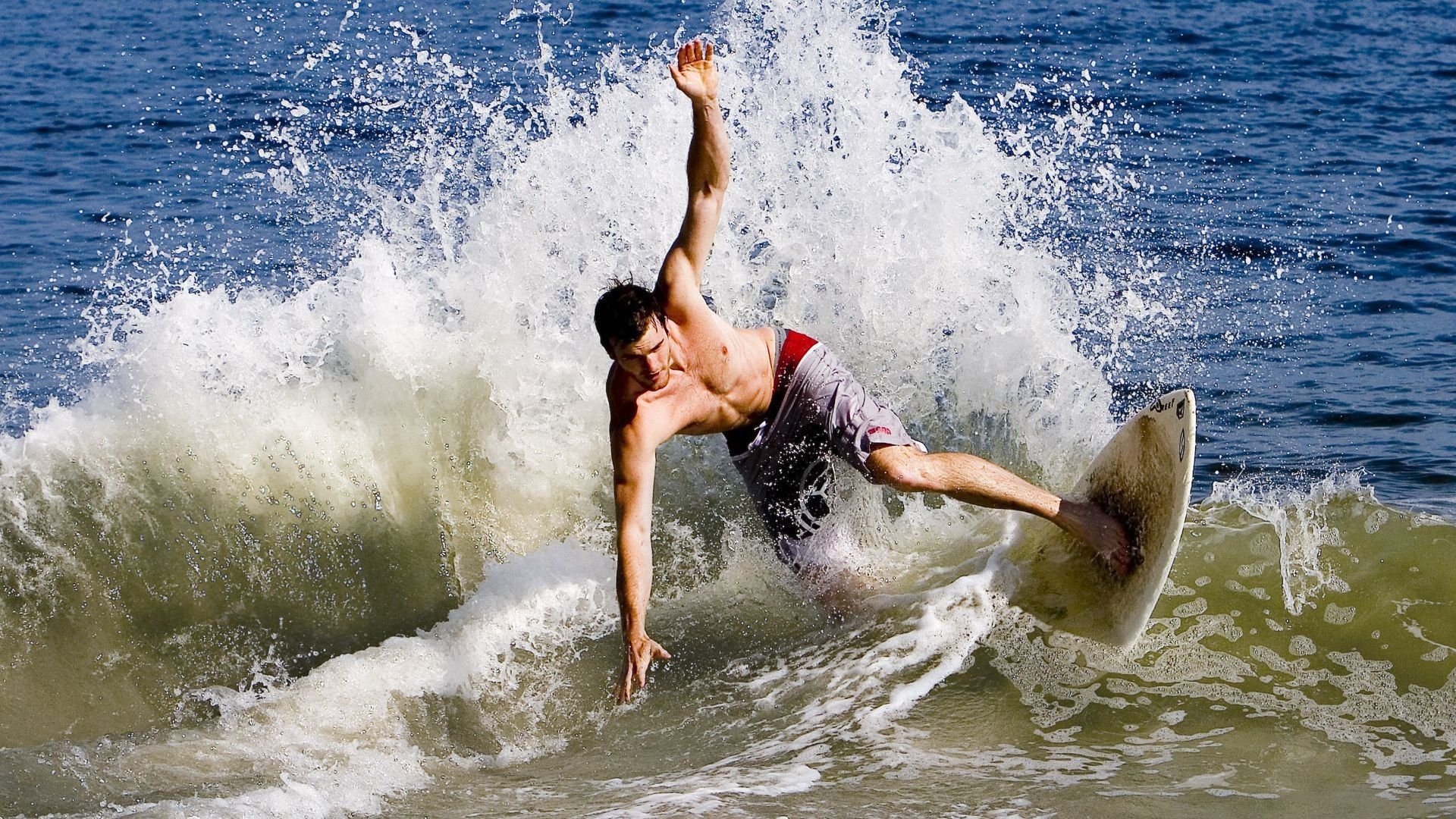 爆冷首场状态出色,拜仁观众沸腾!,Uzi重返赛场全场沸腾不已