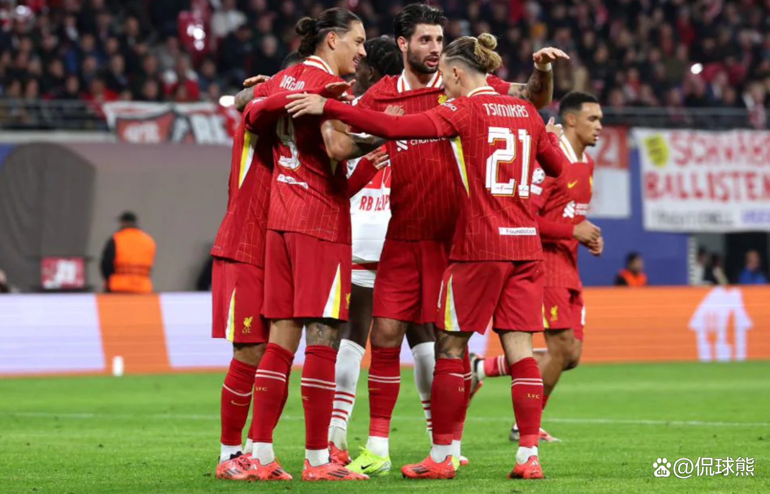 萨拉赫在FPX比赛中关键助攻，比分优势明显引发热议！(scp049大战173)