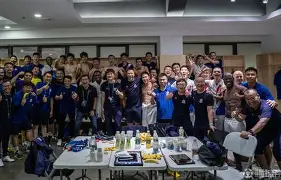 申花球迷朝武磊竖中指